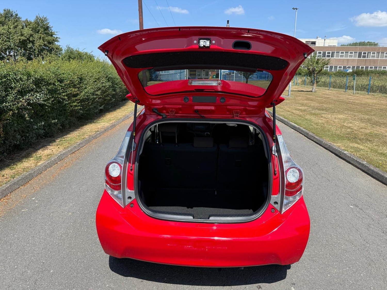 Used Toyota Aqua 2025 for sale - 76971198: Photo 9