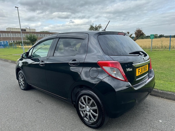 Used Toyota Vitz 2024 for sale - 74138627: Photo 10