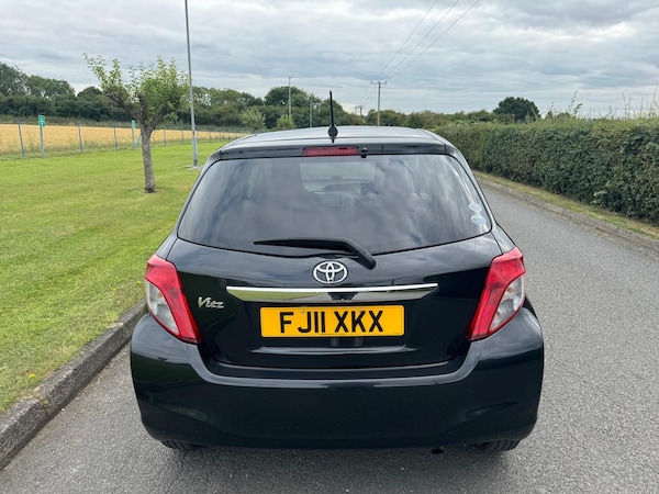 Used Toyota Vitz 2024 for sale - 74138627: Photo 8