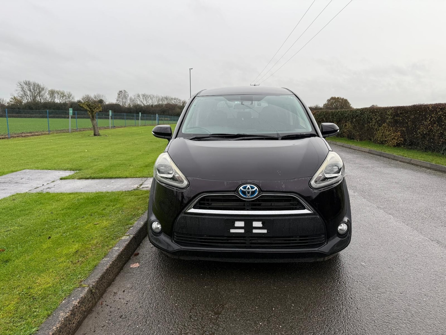 Used Toyota Sienta 2025 for sale - 76896876: Photo 2