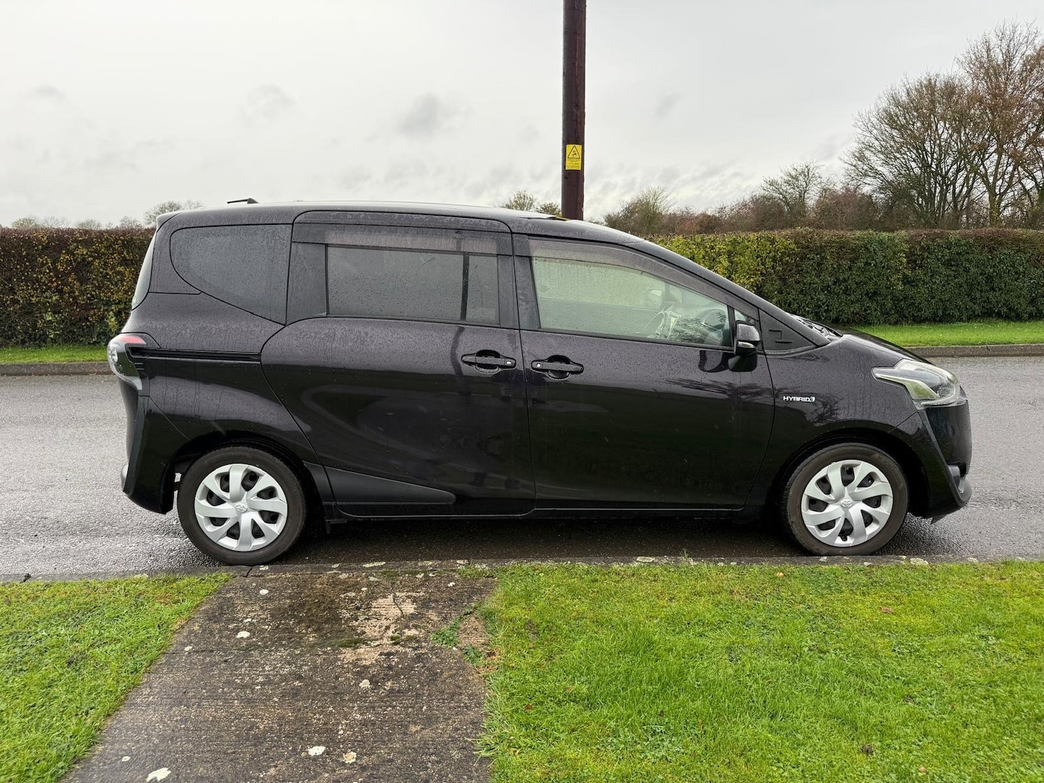 Used Toyota Sienta 2025 for sale - 76896876: Photo 4