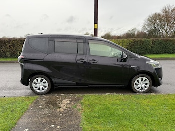 Used Toyota Sienta 2018 for sale - 76896876: Photo