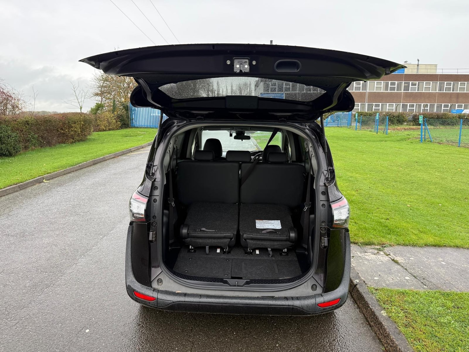 Used Toyota Sienta 2025 for sale - 76896876: Photo 9