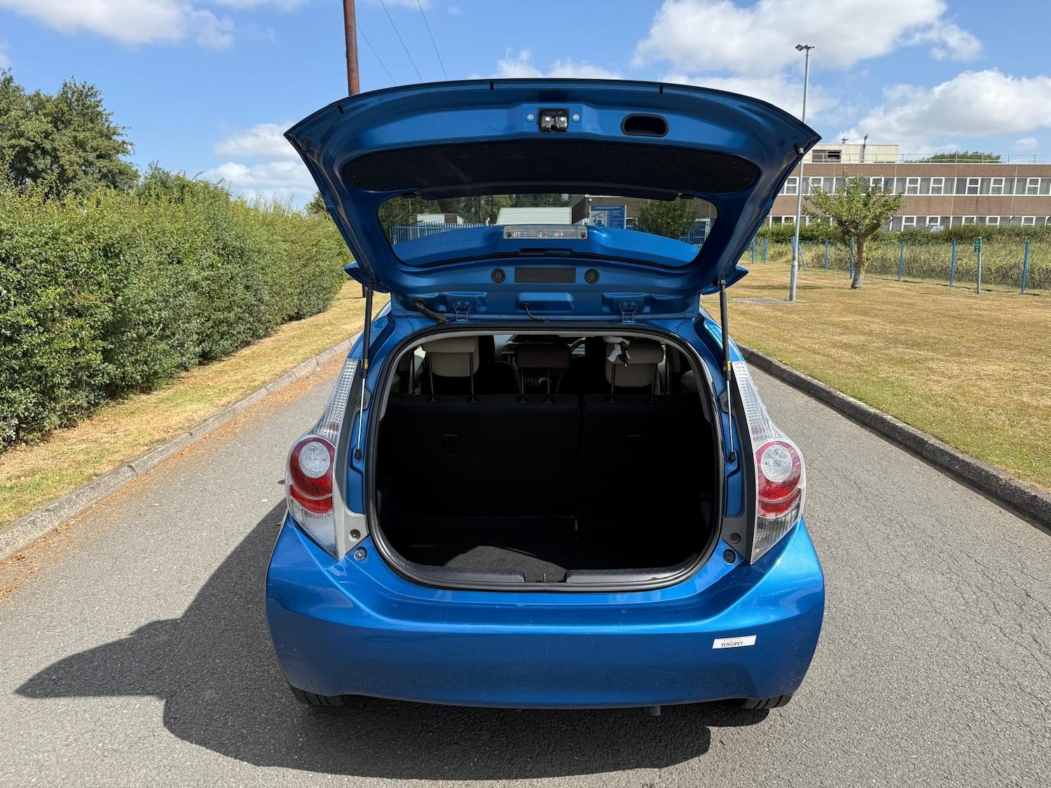 Used Toyota Aqua 2025 for sale - 76971141: Photo 9