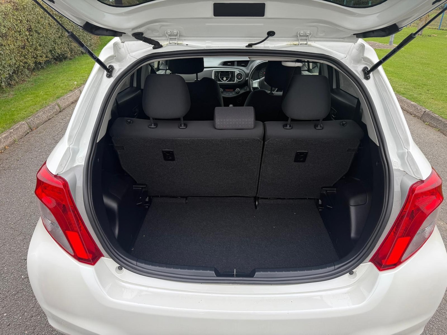 Used Toyota Yaris 2024 for sale - 76477578: Photo 10