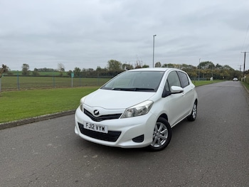 Used Toyota Yaris 2012 for sale - 76477578: Photo