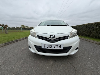 Used Toyota Yaris 2012 for sale - 76477578: Photo