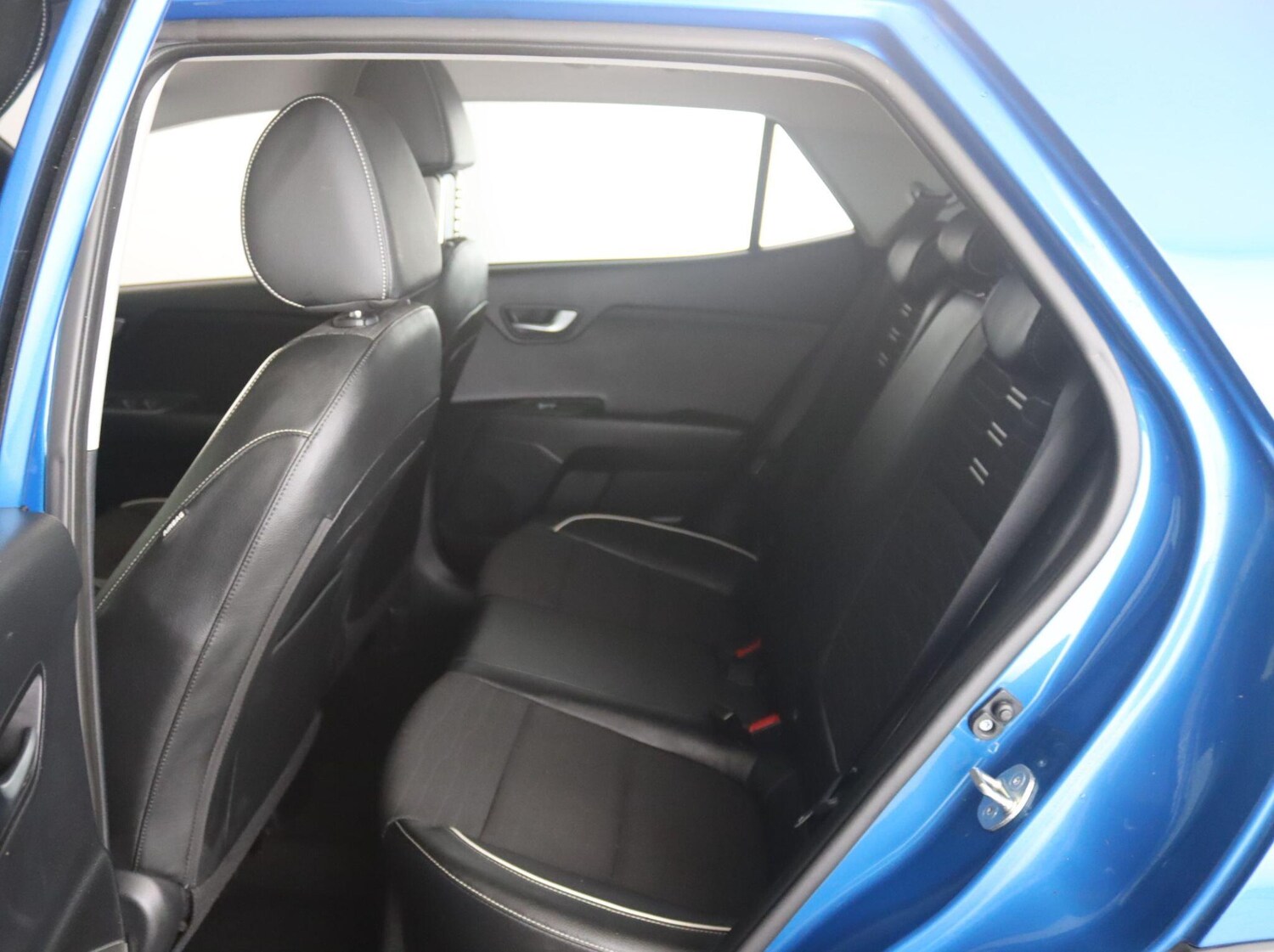 Used Kia Stonic 2023 for sale - 77496246: Photo 12