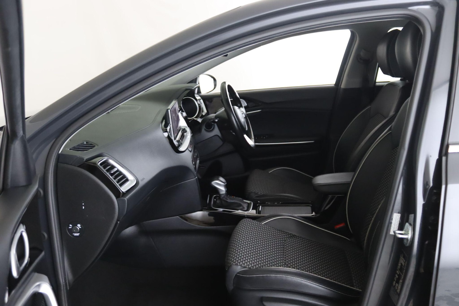 Used Kia XCeed 2023 for sale - 76060339: Photo 11
