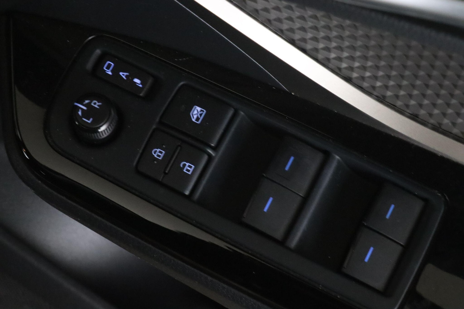 Used Toyota C-HR 2022 for sale - 77016699: Photo 19