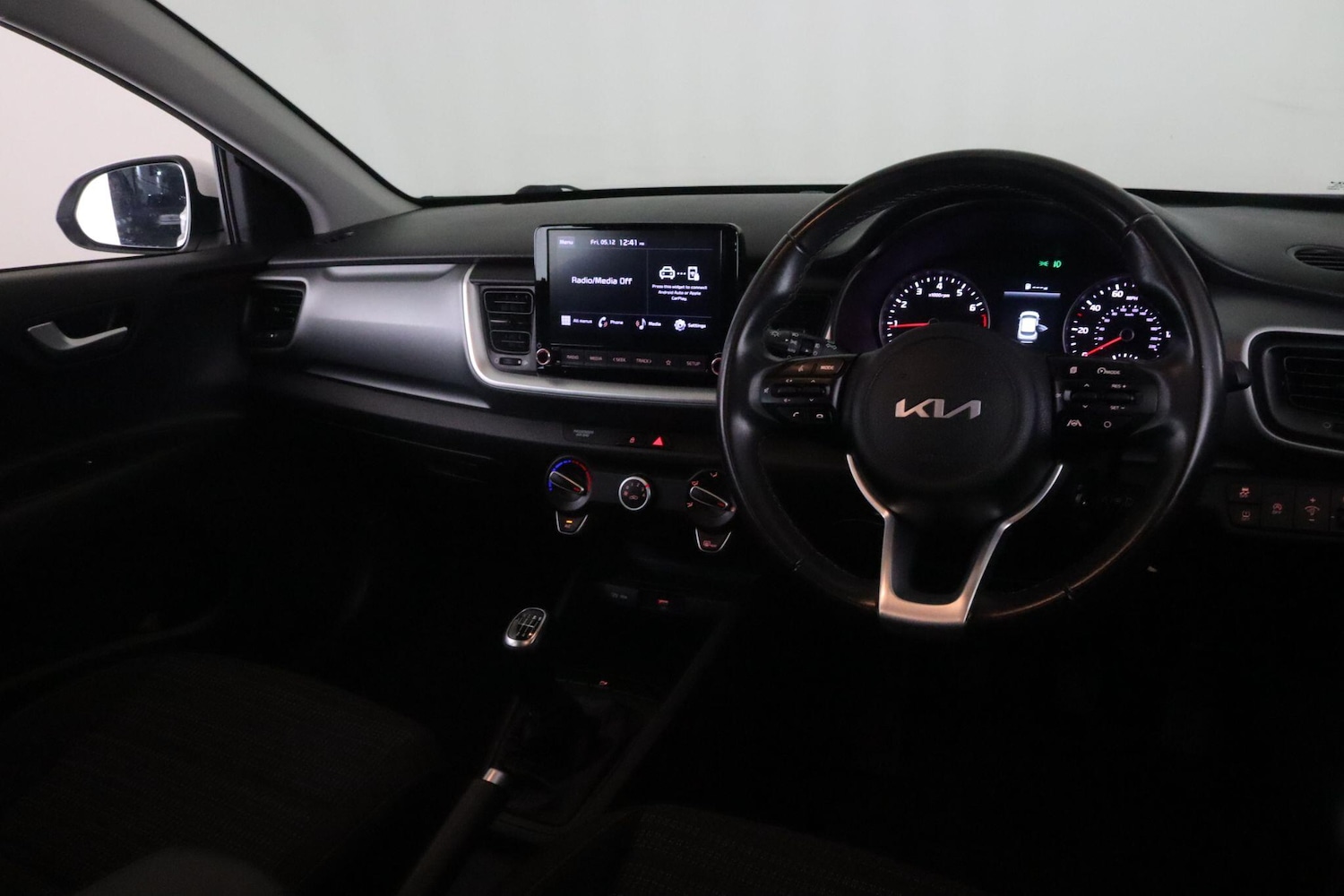 Used Kia Stonic 2022 for sale - 76802347: Photo 15
