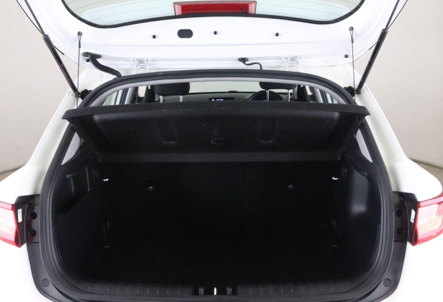 Used Kia Stonic 2022 for sale - 76802347: Photo 16