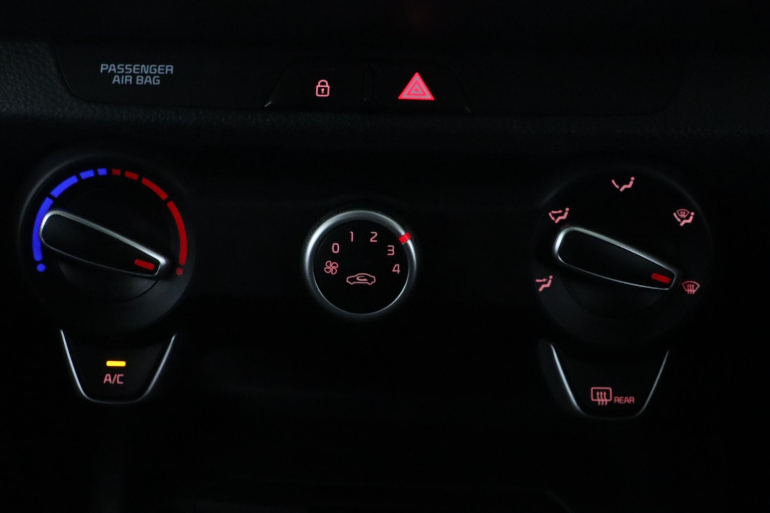 Used Kia Stonic 2022 for sale - 76802347: Photo 22