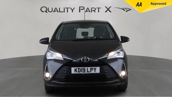 Used Toyota Yaris 2019 for sale - 76042551: Photo 2