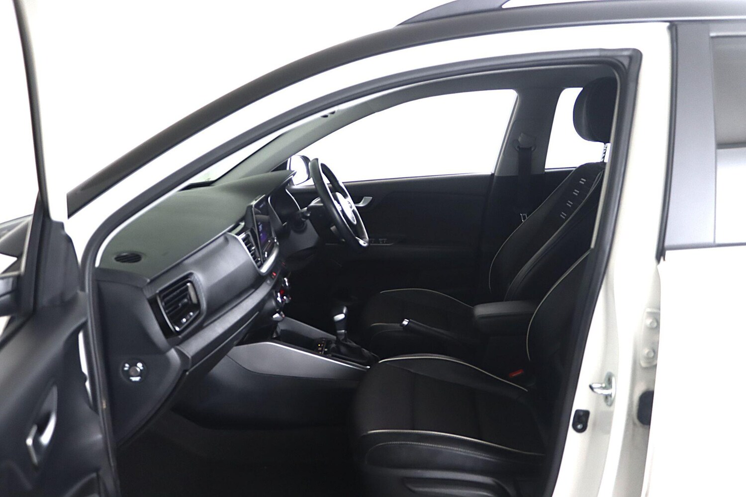 Used Kia Stonic 2022 for sale - 76549064: Photo 13