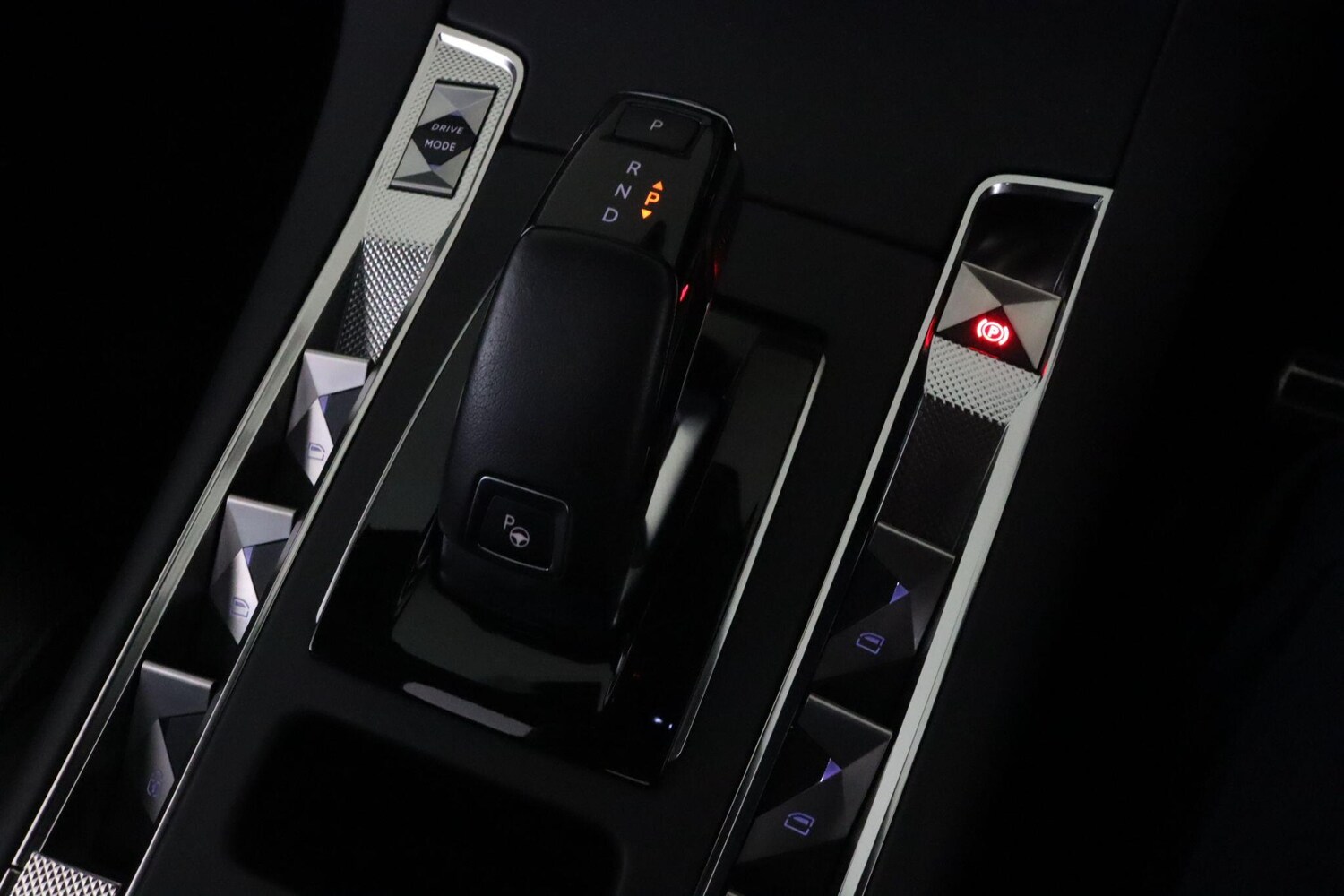 Used DS Automobiles DS 7 Crossback 2020 for sale - 76282618: Photo 26