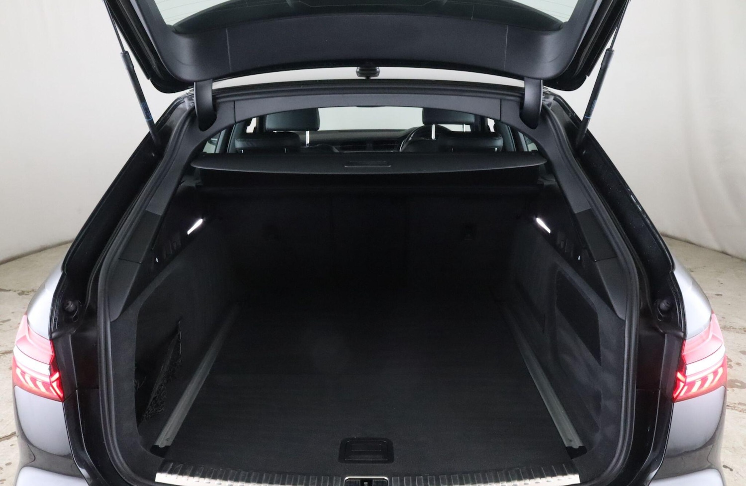 Used Audi A6 Avant 2019 for sale - 76499444: Photo 13