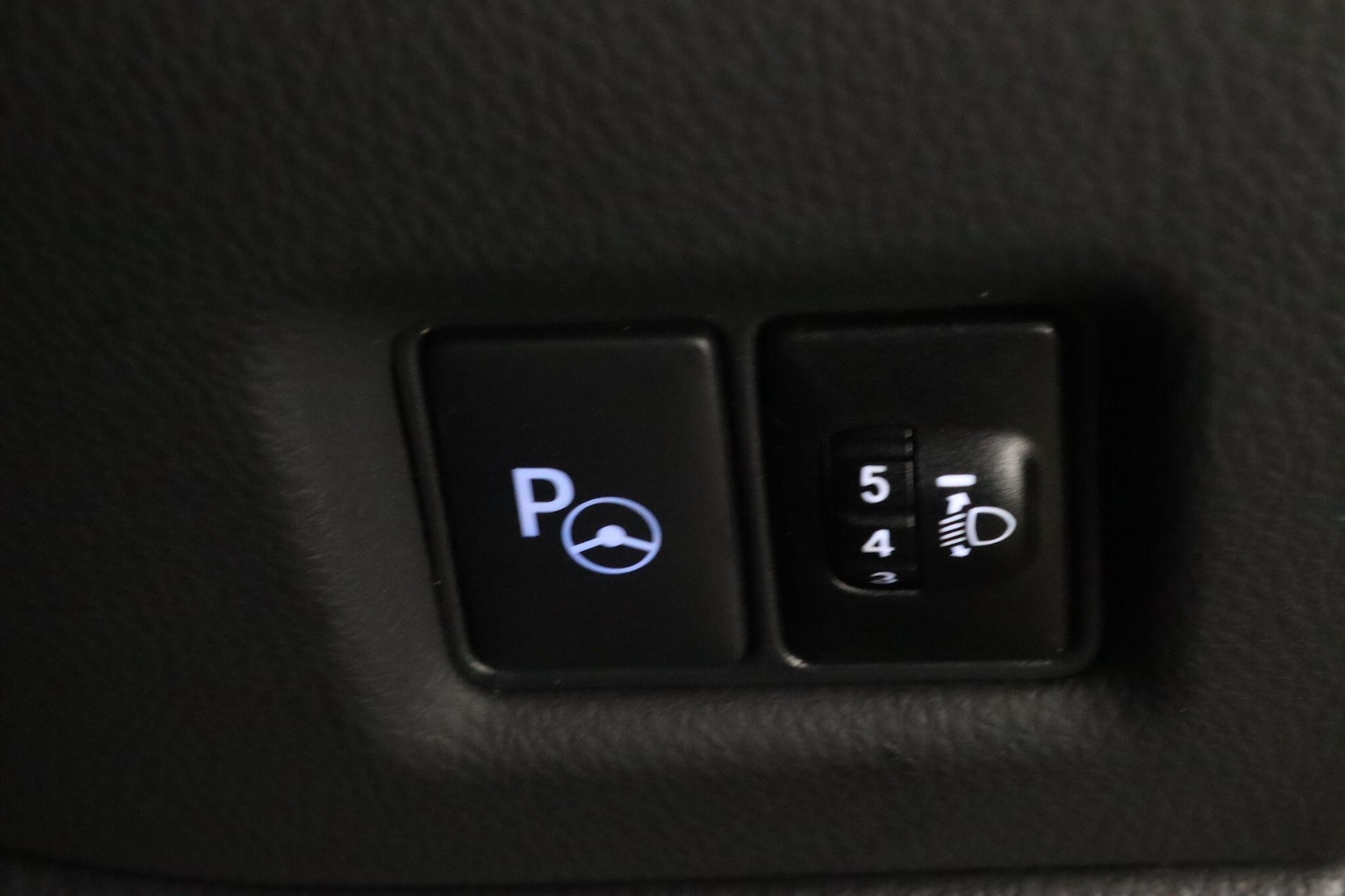 Used Toyota C-HR 2022 for sale - 76283463: Photo 18