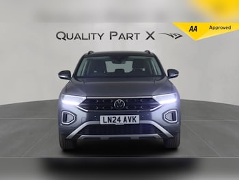 Used Volkswagen T-Roc 2024 for sale - 75431388: Photo