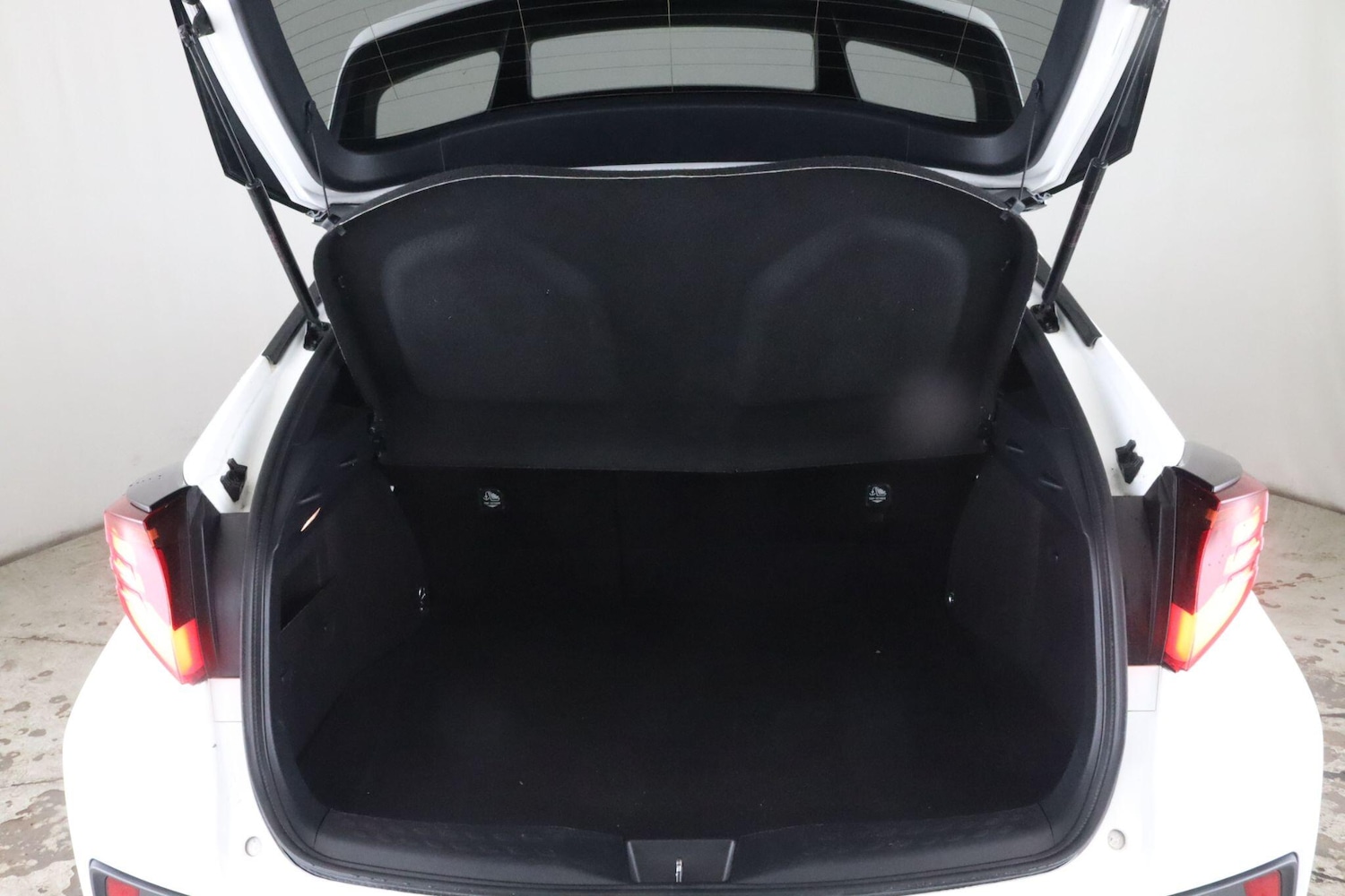 Used Toyota C-HR 2020 for sale - 76294463: Photo 11
