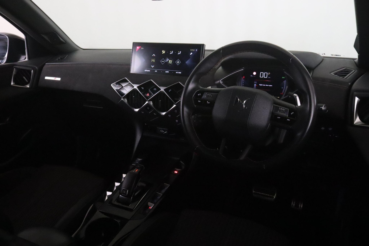 Used DS Automobiles DS 3 Crossback 2023 for sale - 78034277: Photo 13