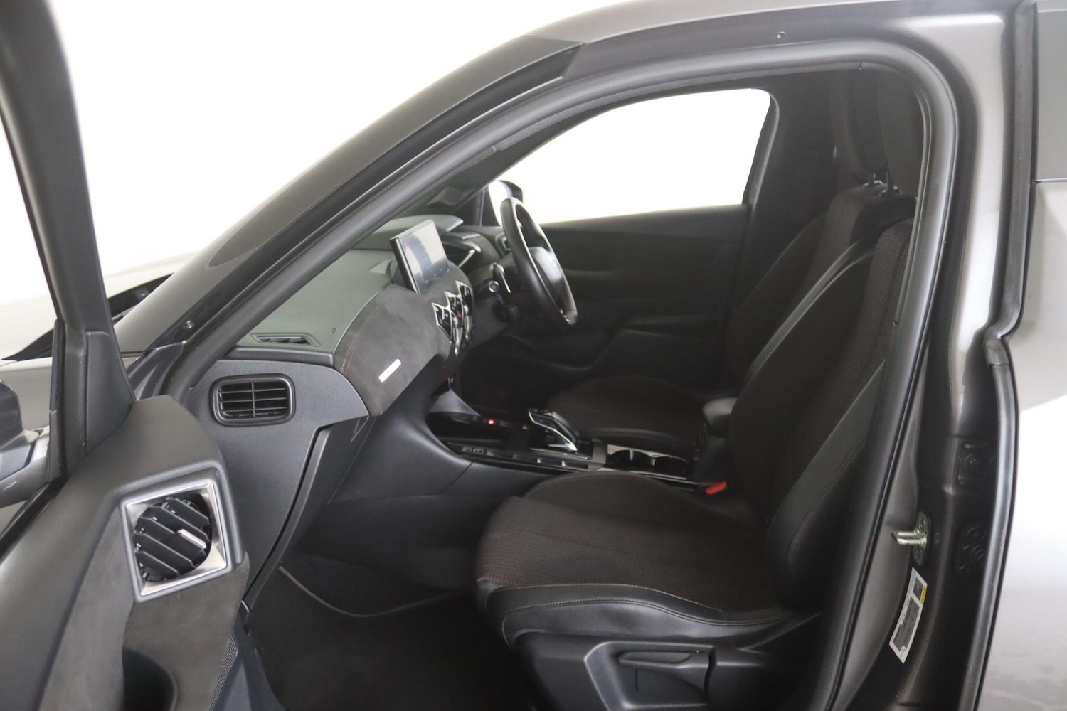 Used DS Automobiles DS 3 Crossback 2023 for sale - 78034277: Photo 9