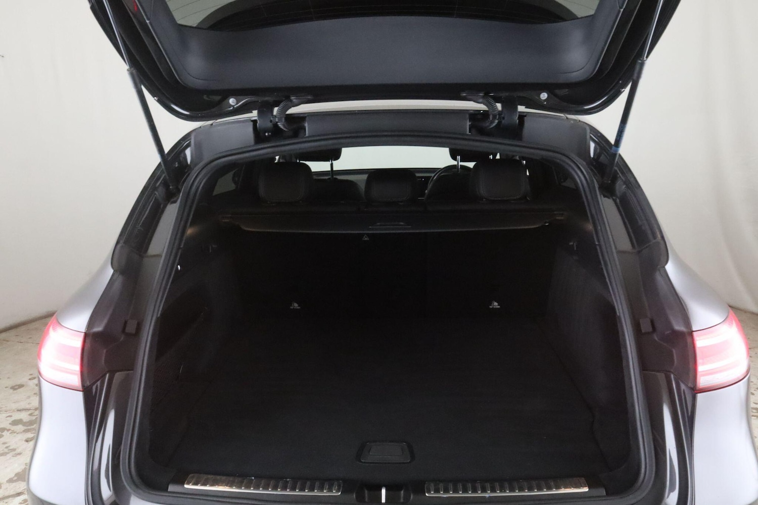 Used Mercedes-Benz EQC 2020 for sale - 76942347: Photo 15