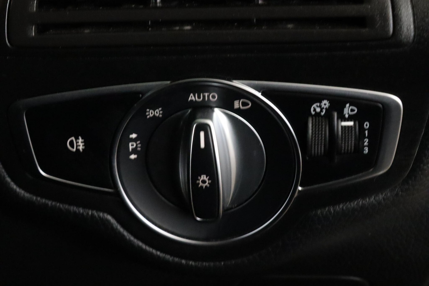 Used Mercedes-Benz C Class 2019 for sale - 76153187: Photo 18