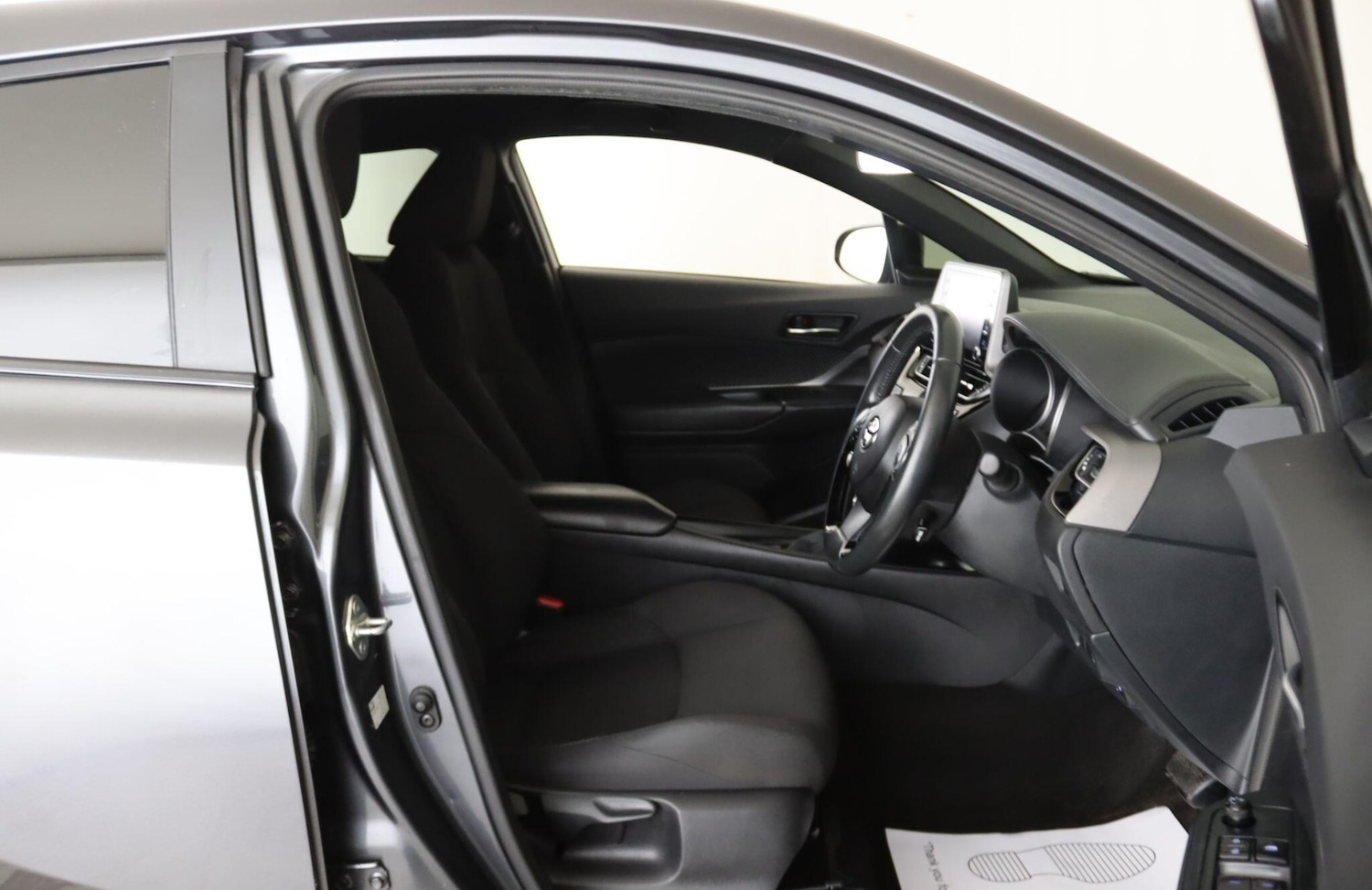 Used Toyota C-HR 2023 for sale - 76083848: Photo 14
