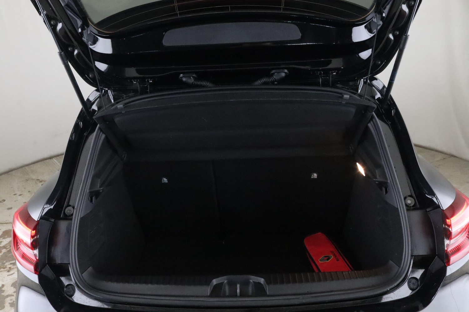 Used Renault Clio 2022 for sale - 76572768: Photo 15