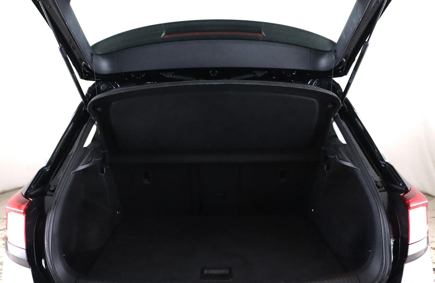 Used Volkswagen T-Roc 2023 for sale - 76270028: Photo 13