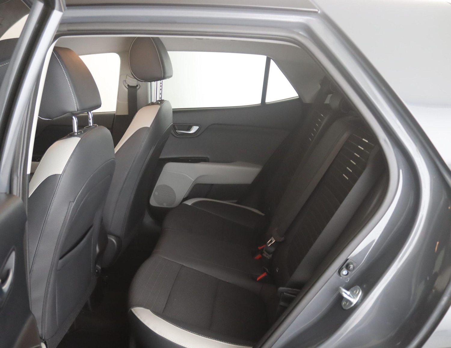 Used Kia Stonic 2021 for sale - 77306271: Photo 12