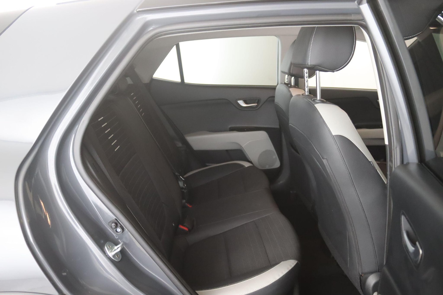 Used Kia Stonic 2021 for sale - 77306271: Photo 14