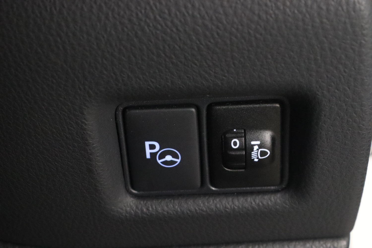 Used Toyota C-HR 2020 for sale - 76270850: Photo 16