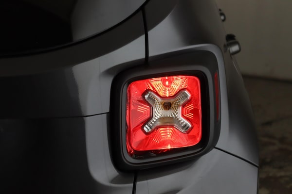 Used Jeep Renegade 2020 for sale - 76032640: Photo 8