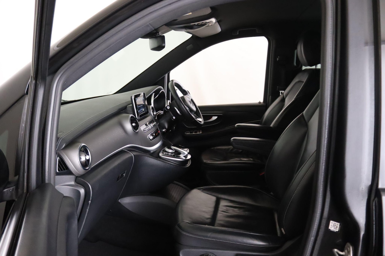 Used Mercedes-Benz V-Class 2019 for sale - 76151083: Photo 11