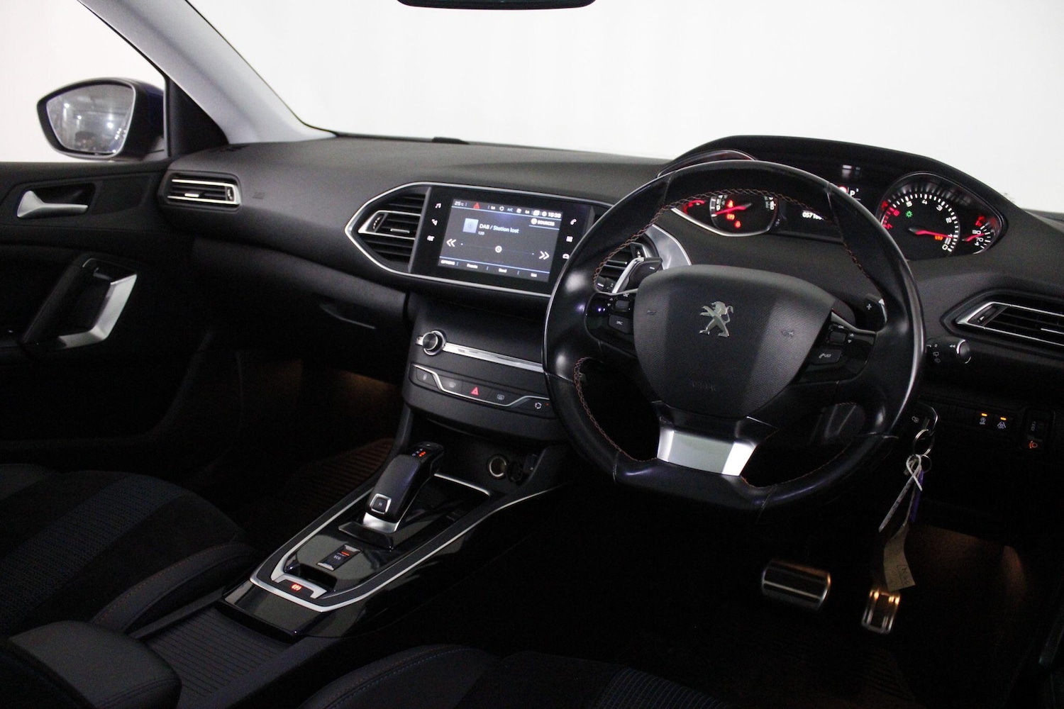 Used Peugeot 308 SW 2018 for sale - 76607884: Photo 14