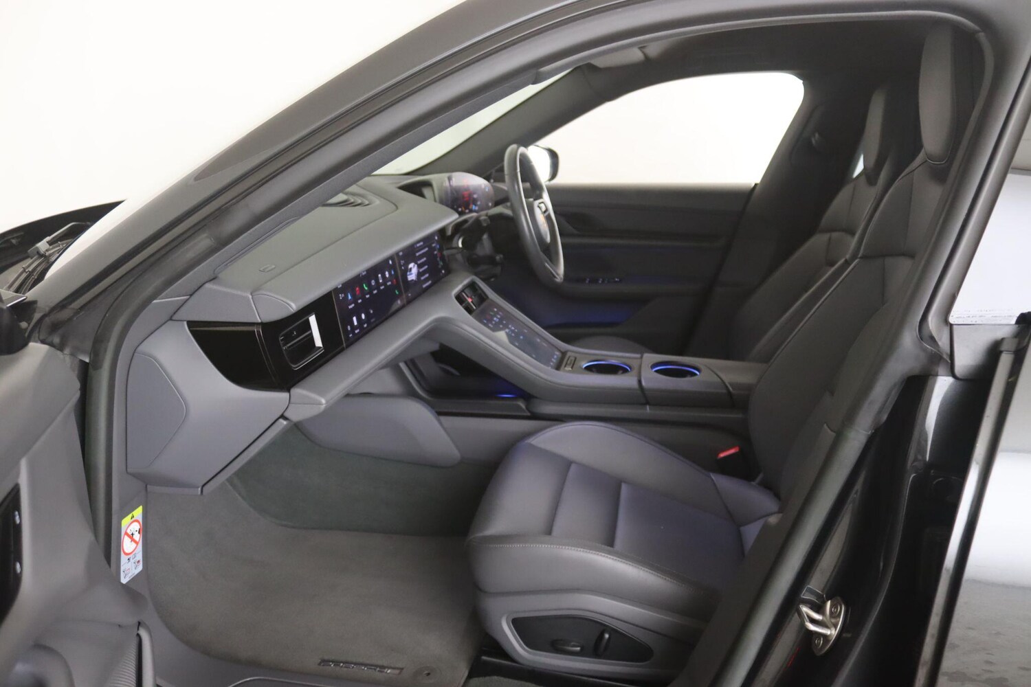 Used Porsche Taycan 2022 for sale - 77611673: Photo 11