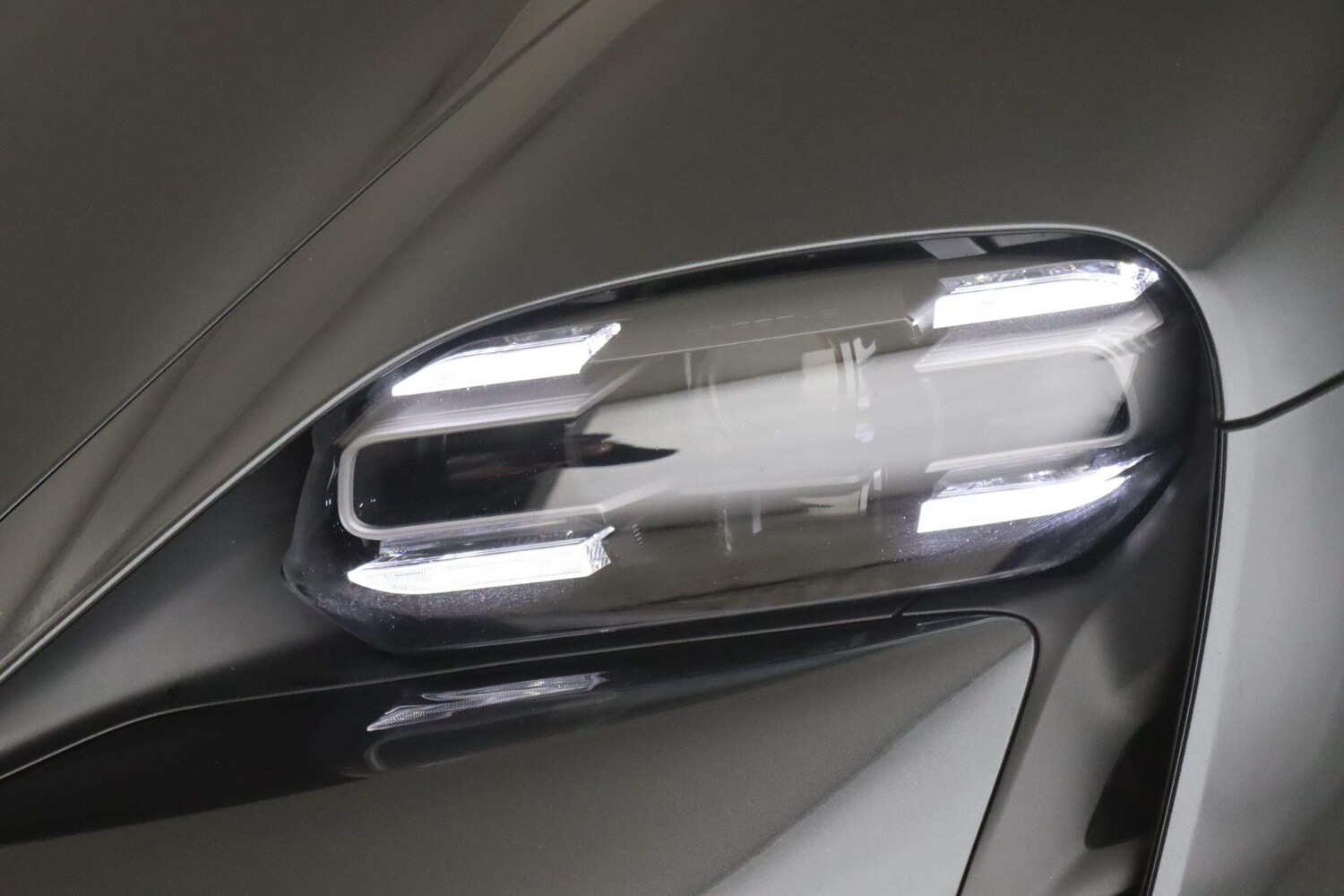 Used Porsche Taycan 2022 for sale - 77611673: Photo 9