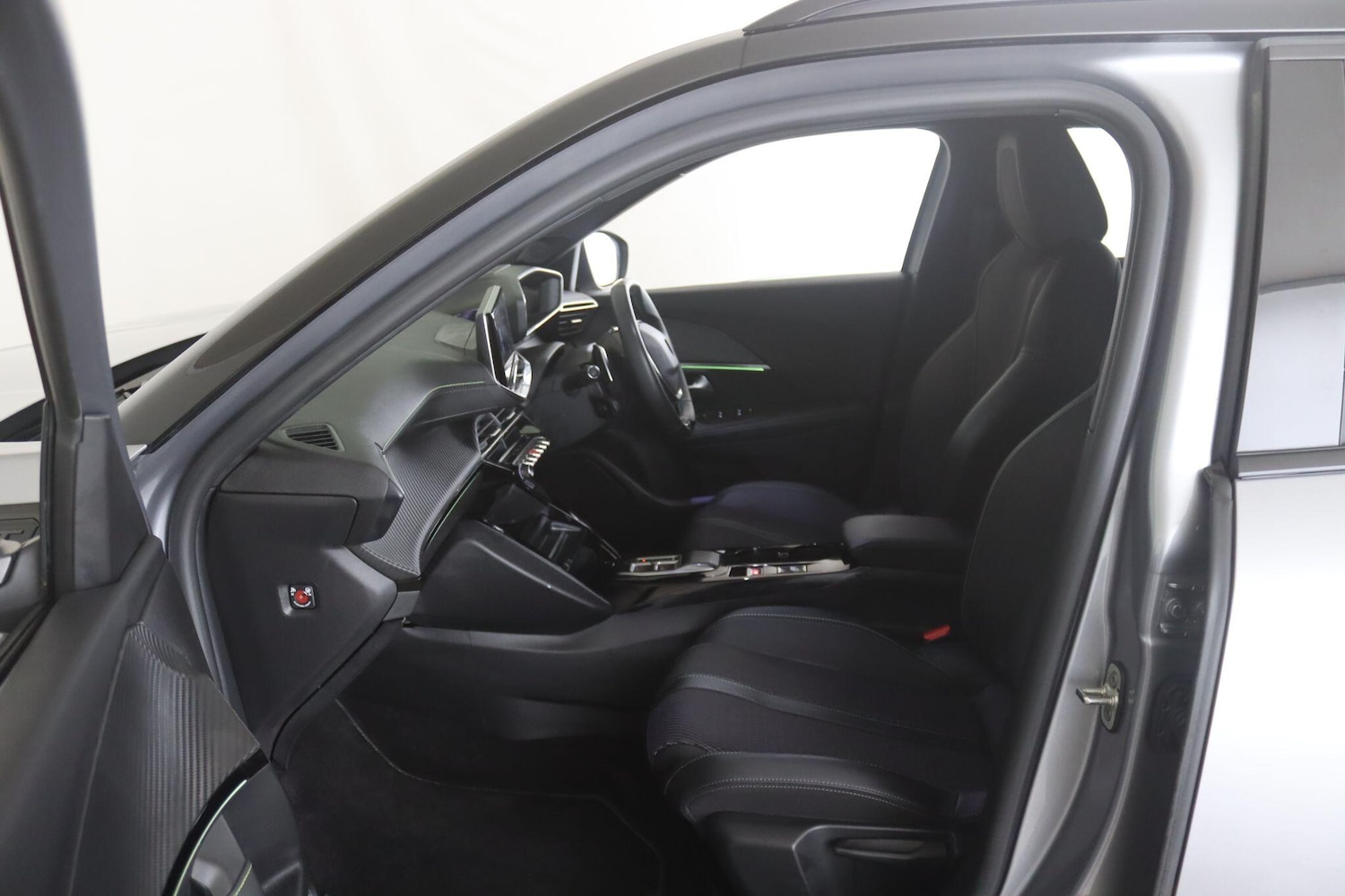 Used Peugeot 2008 2023 for sale - 76898911: Photo 11