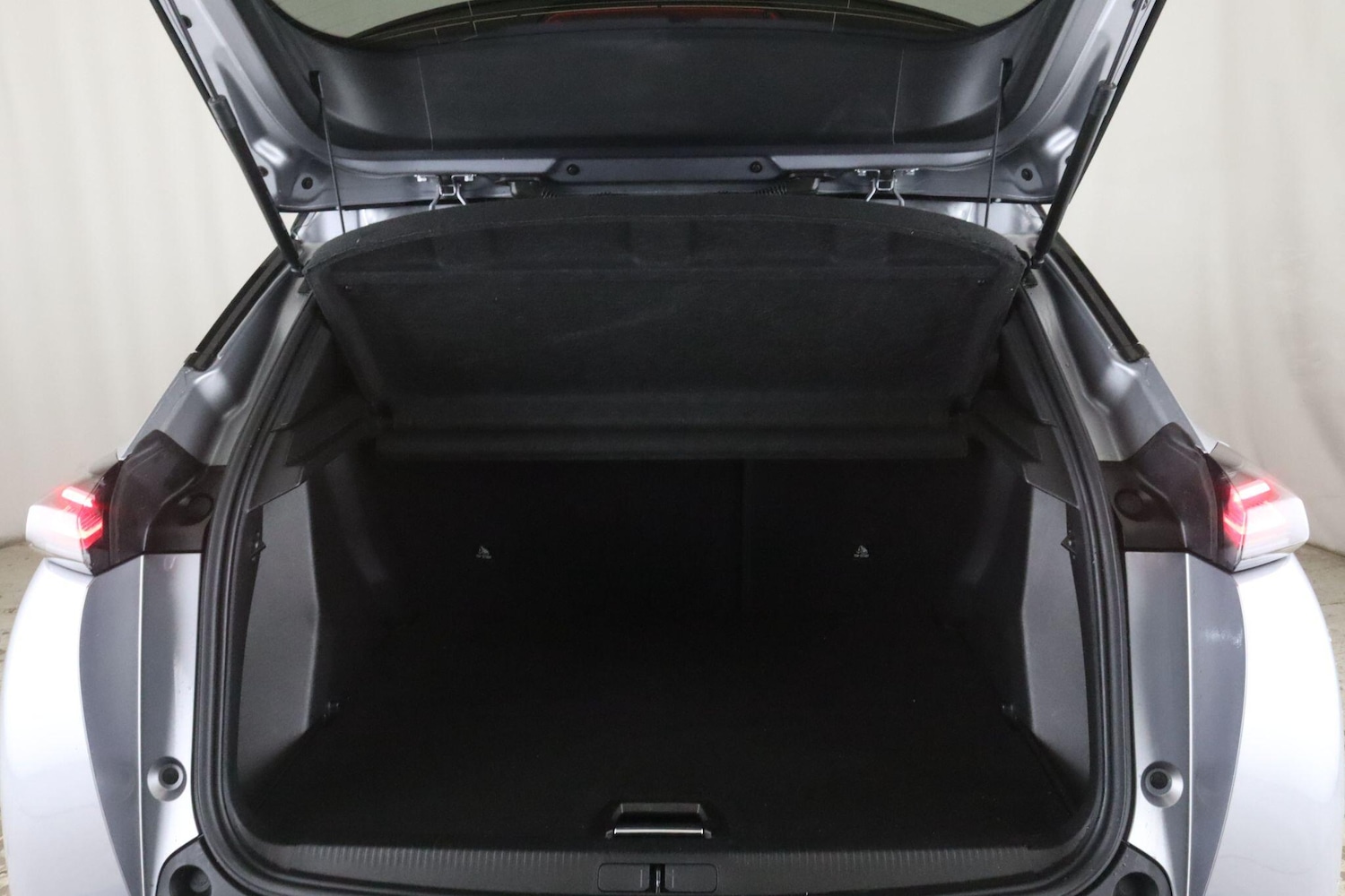 Used Peugeot 2008 2023 for sale - 76898911: Photo 13