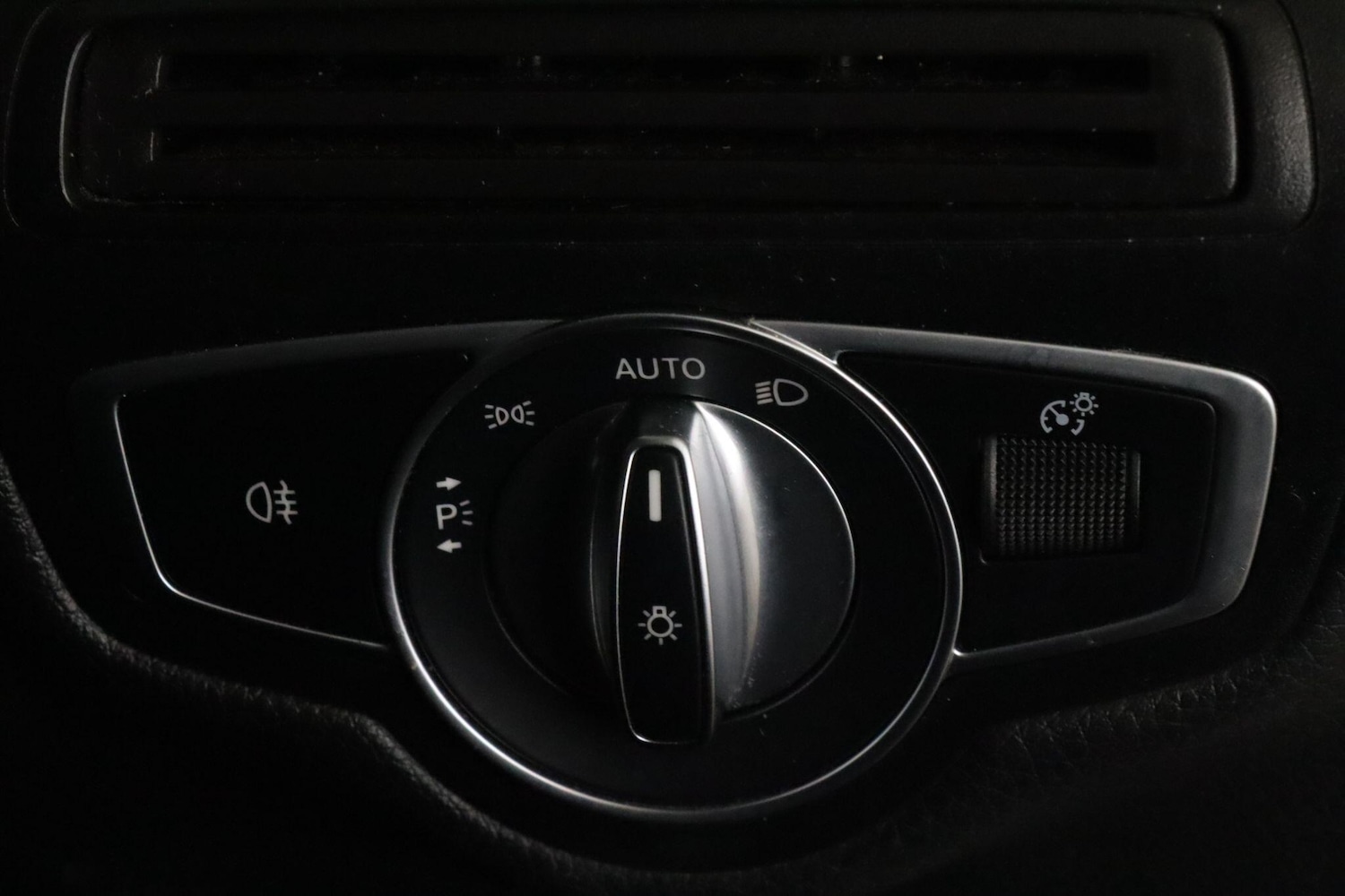 Used Mercedes-Benz GLC 2020 for sale - 76976320: Photo 20