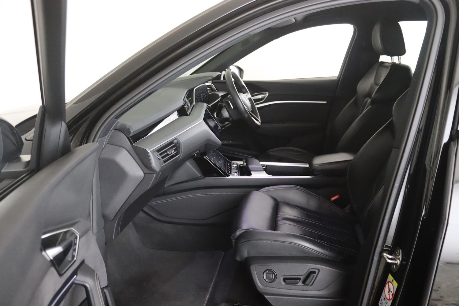 Used Audi Q8 e-tron for sale - 77549604: Photo 10