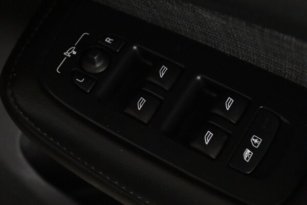 Used Volvo V60 2023 for sale - 74668539: Photo 17