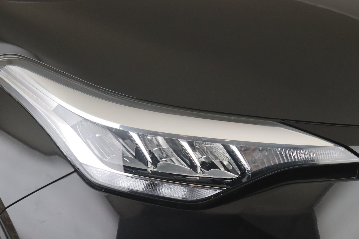 Used Toyota C-HR 2023 for sale - 77612183: Photo 9