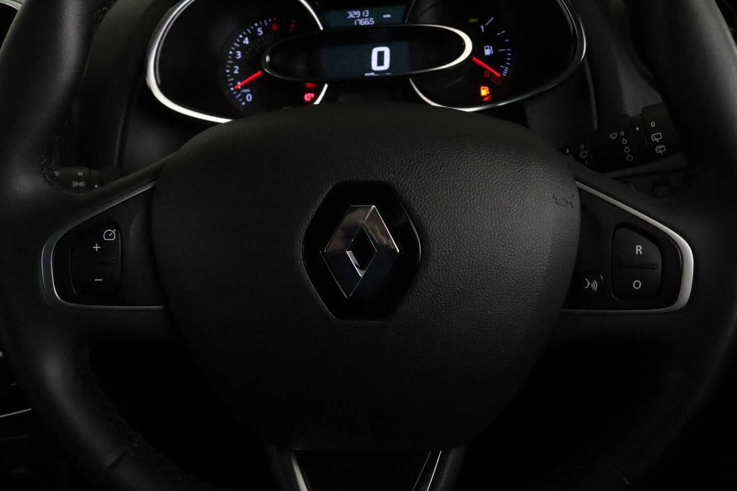 Used Renault Clio 2019 for sale - 75928232: Photo 19