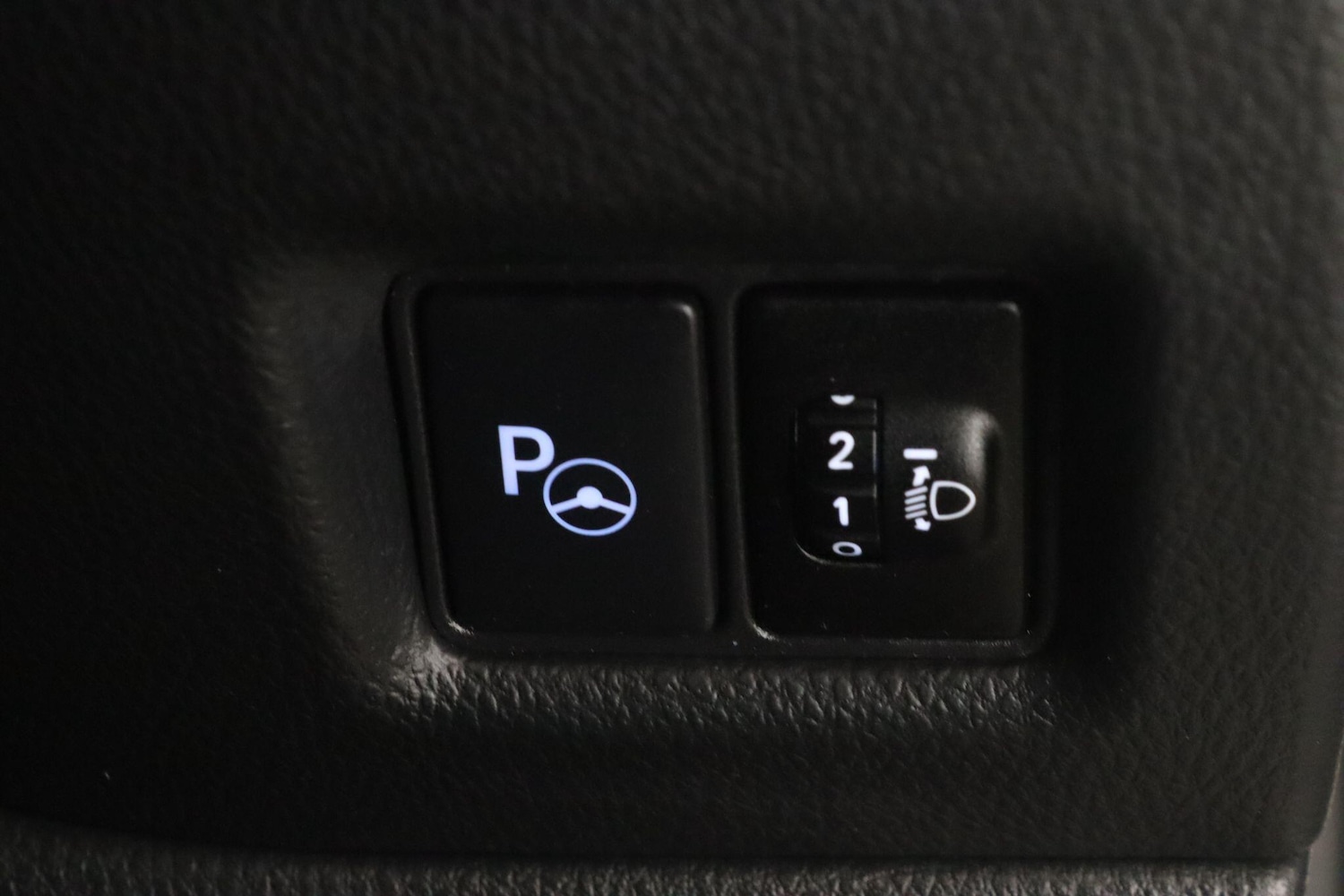 Used Toyota C-HR 2022 for sale - 76399378: Photo 18