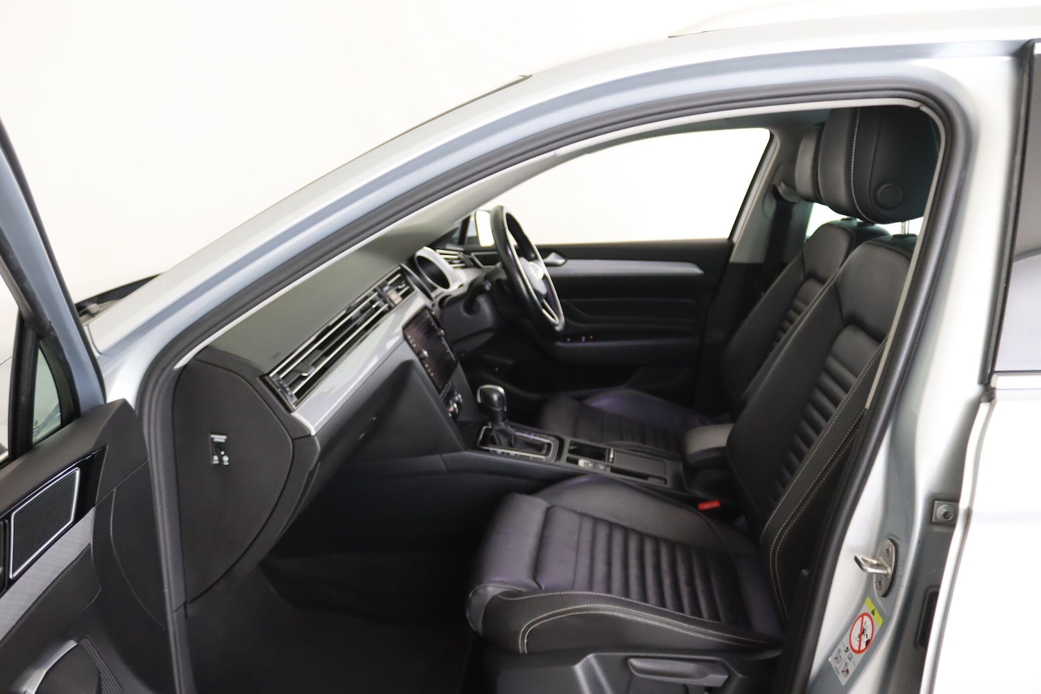 Used Volkswagen Passat 2023 for sale - 75927019: Photo 11