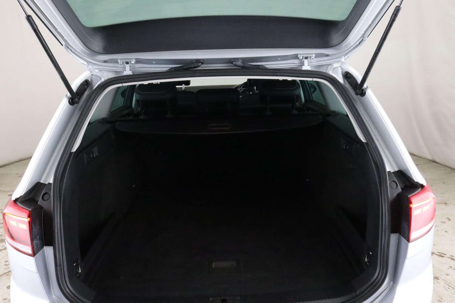 Used Volkswagen Passat 2023 for sale - 75927019: Photo 12