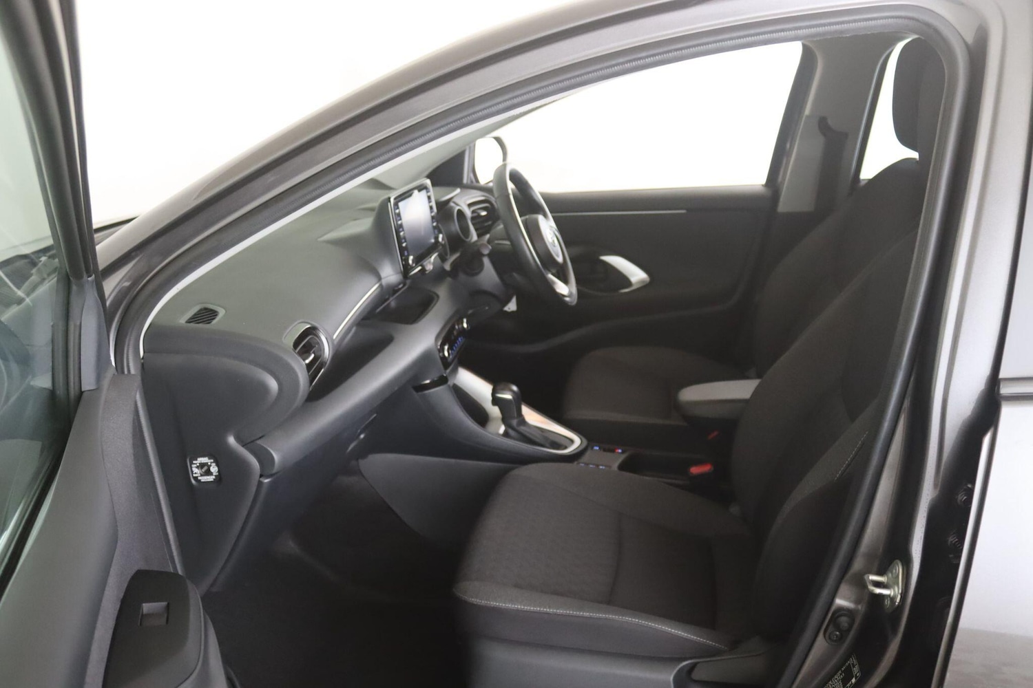 Used Toyota Yaris 2022 for sale - 76898636: Photo 11